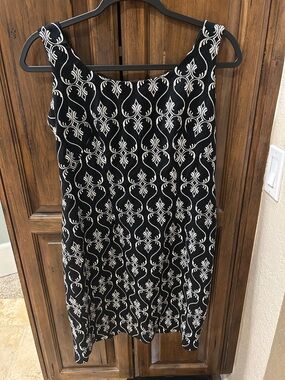 Donna Morgan Black Midi Dress with White Damask Print